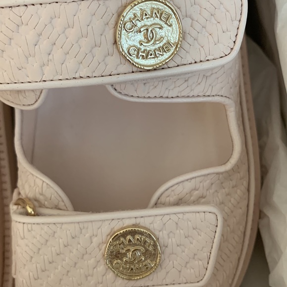 Chanel Dad Sandals Medallion Light Pink Calfskin Size 38.5 NWT - Picture 12 of 13